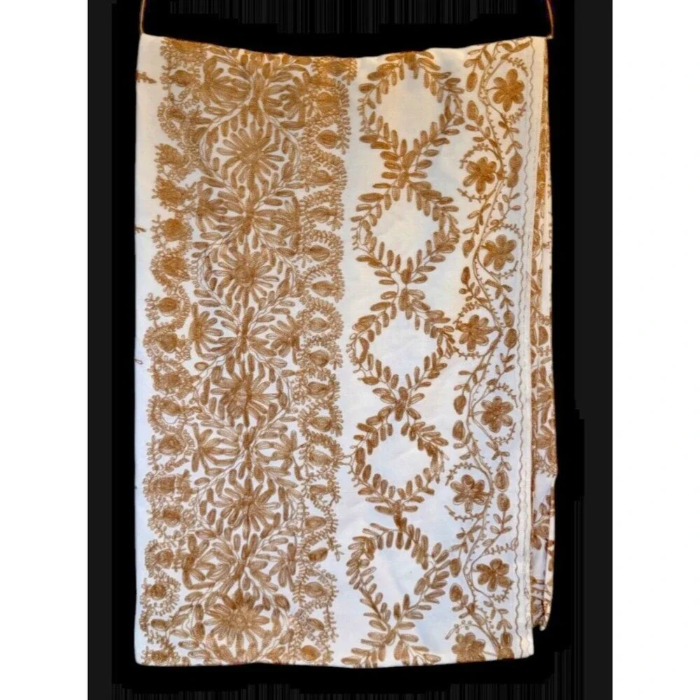 Vtg Handmade AGHABANI Large Tablecloth & 12 Napkins Gold Silk on White 110 x 72”